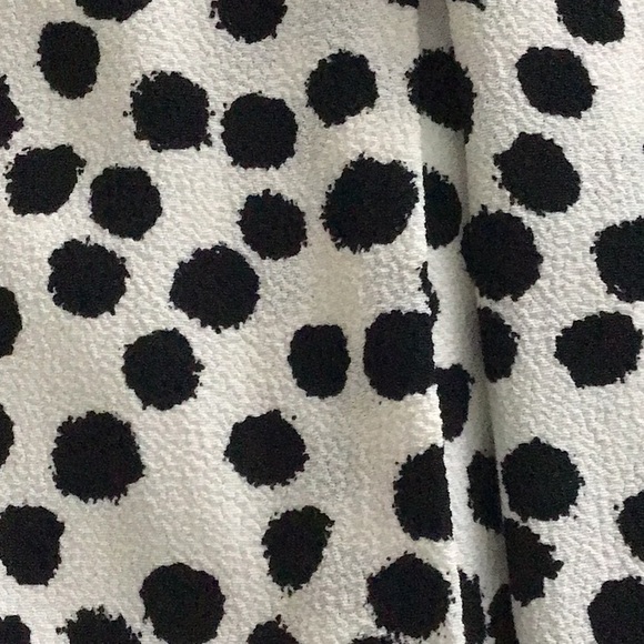 White with black dots mini skirt. - Picture 5 of 7